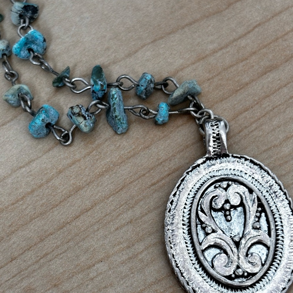 NY silver tone oval pendant necklace/ turquoise color pieces of stone ch…
